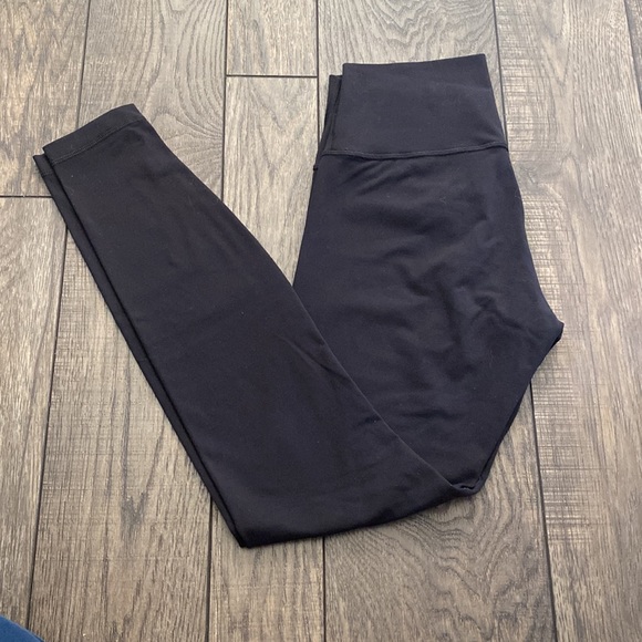 Lululemon Wunder Under high rise leggings. Excellent condition with no piling. - Picture 2 of 5